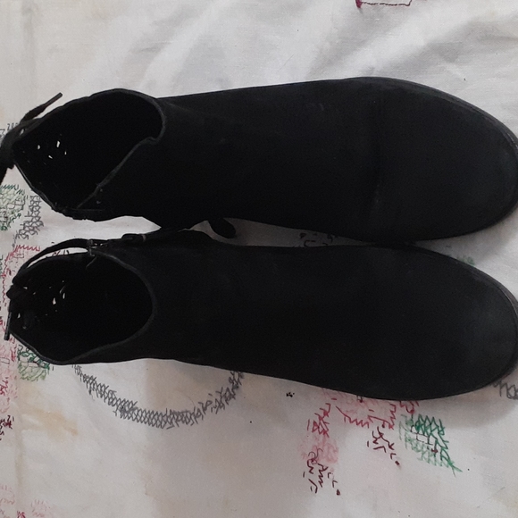 Rag and bone suede heel ankle boots. - Picture 1 of 7